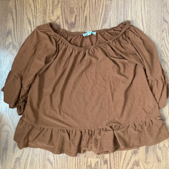 Woman’s off the shoulder blouse- Like new - Picture 1 of 2